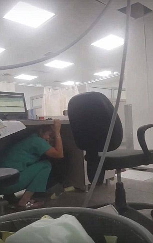 <p>Bodrum Devlet Hastanesi'nde deprem anı kameraya böyle yansıdı...</p>