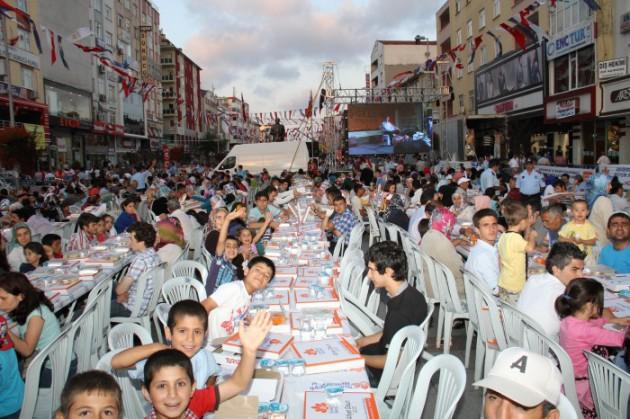 Sultanbeyli'de Ramazn coşkusu meydana sığmadı