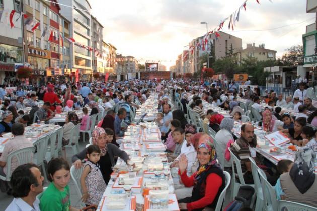 Sultanbeyli'de Ramazn coşkusu meydana sığmadı