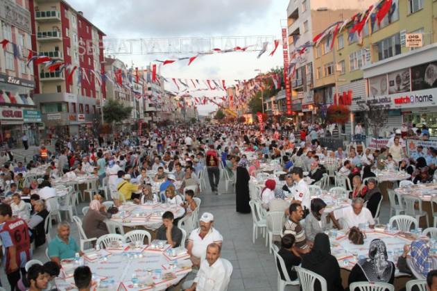 Sultanbeyli'de Ramazn coşkusu meydana sığmadı