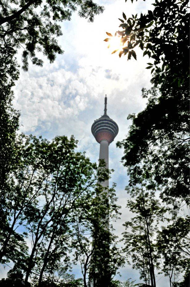 <p><strong>Binaların yükseklikte birbiriyle adeta yarıştığı  Kuala Lumpur’da bir sonraki durağımız  Atmosphere 360 kulesi oluyor. </strong></p>
