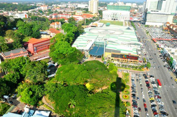 <p><strong> 110 metre yüksekliğe kadar çıkan kuleden şehri 360 derece panoromik olarak izleyebilirsiniz.</strong><br />
<br />
</p>