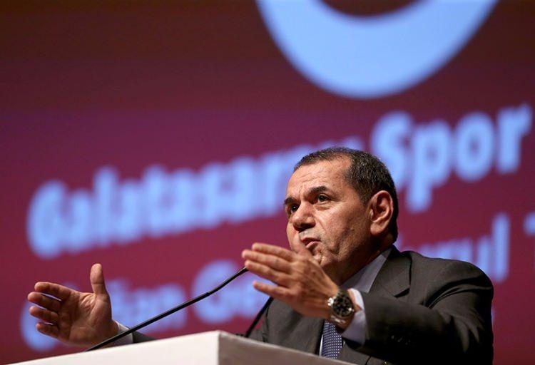 <p>Ünal Aysal, UEFA yetkililerine, 3 sene üst üste şampiyonluk ve şampiyonlar ligine katılım gibi bir taahhütünde mi bulunmuş? Böyle bir taahhütte nasıl bulunabilirsin? Galatasaray'ın avantajı şu. Dursun Özbek, bak kardeşim 'Malı, mülkü sattım, vergileri indirdim, stadın tapusunu aldım, tesislerimi taşıyorum. Her şeyimi doğru yapıyorum. Maaş sınırına da uyuyorum. Siz de diyorsunuz ki bizim kimseyi Avrupa dışına koymak gibi bir amacımız yok. Siz de bu çabalarımıza karşılık verin' avantaj bu. Dezavantaj olan durum şu. Neden 2018-2019'da başlıyor? Neden bir şeyler şu dönemde değişmiyor. 2017-2018 neden kaynıyor. O anlaşmayı iptal etsek de yeni anlaşmaya başlasak!</p>
