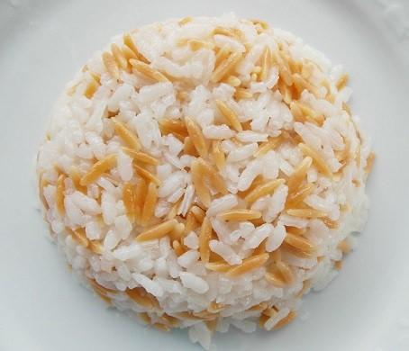 <p><strong>Pirinç Pilavı: </strong>2 yemek kaşığı</p>