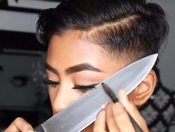 <p>Ve gözlerine kuyruklu bir eyeliner çekti.</p>
