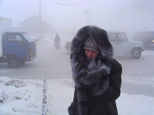 <p><strong>Yakutsk</strong></p>

<p>Yakuti’nin, Sibarya’nın ve Dünya’nın en soğuk şehri olan Yakutsk’un ortalama sıcaklığı -50°</p>
