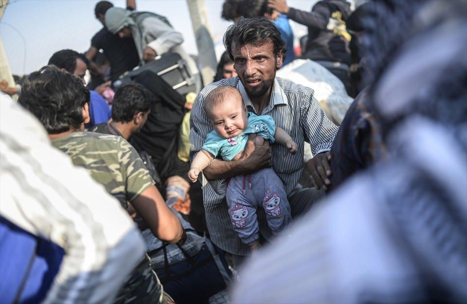 <p>Yılın Foto Röportajı dalında birinciliği, Tel Abyad'dan gelerek Akçakale sınırı aşıp Türkiye'ye sığınan Suriyeliler fotoğraflarıyla AFP'den Bülent Kılıç elde etti.</p>
