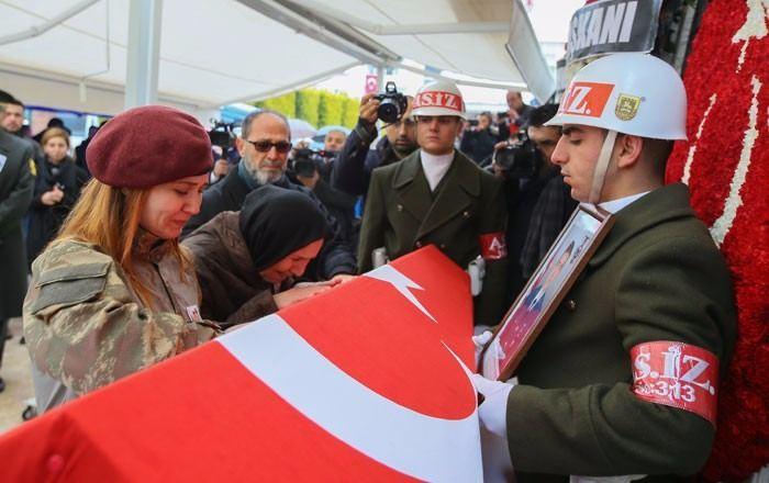 <p><strong>SENDEN SONRA BEN KALDIM</strong></p>
<p>Burada helallik alındığı sırada anne Zeynep Yavaş, "Sen hakkını helal et oğlum. Senden sonra ben kaldım" dedi.</p>