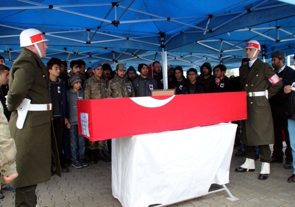 <p>Tankçı Astsubay Kıdemli Çavuş Ökkeş Karaca - Kahramanmaraş<br />
</p>
