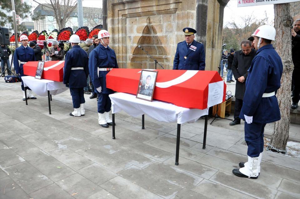 <p>Uzman Çabuş Mehmet Kökkaya ve Osman Çelik - Kayseri<br />
 </p>
