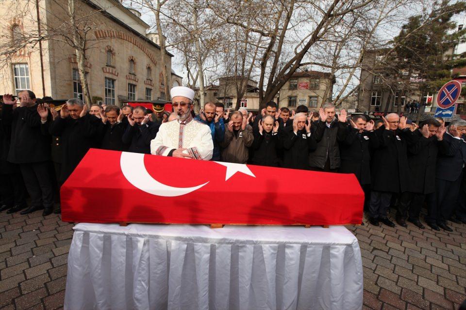 <p><strong>Piyade Uzman Çavuş Hasan Kavuz - Samsun</strong><br />
<br />
Fırat Kalkanı Harekatı'nda şehit olan Piyade Uzman Çavuş Hasan Kavuz’un (25) cenazesi memleketi Samsun’un Çarşamba ilçesinde son yolculuğuna uğurlandı.</p>
<p> </p>
