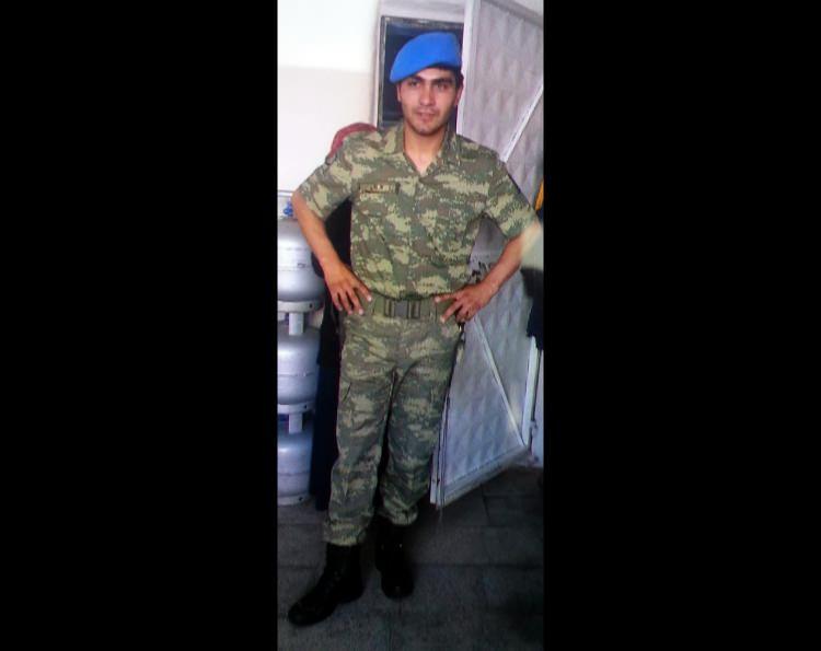 <p><strong>UZMAN ÇAVUŞ OSMAN ÇELİK - KAYSERİ</strong><br />
<br />
Fırat Kalkanı harekatı sırasında El Bab bölgesinde terör örgütü DAEŞ saldırısında şehit düşen Piyade Uzman Çavuş Osman Çelik'in acı haberi, Kayseri'nin Kocasinan İlçesi'ndeki babaevine ulaştı. Şehit annesi Suriye Çelik, uzman çavuş oğlunu Suriye topraklarında kaybetmenin acısını yaşadı.<br />
</p>
