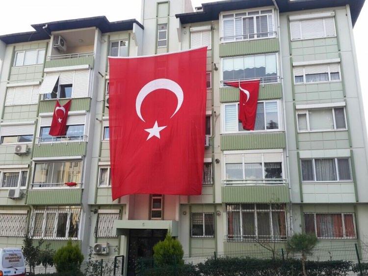 <p>Acı haberi dün gece öğrenen şehit annesi Zeynep Yavaş, “Sakın öyle bir şey söylemeyin" diye feryat etti.</p>
