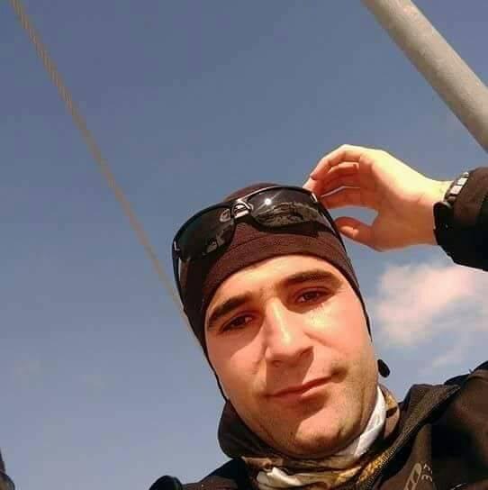 <p>27 yaşındaki Astsubay Ömercan Yekebağcı'nın şehit olduğu haberi ailesini yasa boğdu. Fikriye-Zeki Yekebağcı çiftinin 3 çocuğunun ortancası olan Ömercan Yekebağcı'nın acı haberinin ardından şehidin evinin önüne taziye çadırı kuruldu.</p>
