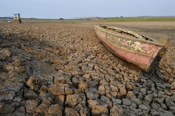 <p>El Nino'nun Etiyopya'da son 30 yılın en şiddetli kuraklığına neden olduğuna işaret edilen açıklamada, Büyük Okyanus'daki ısınmadan kaynaklanan hava olayının Somali'de de sellere yol açtığı vurgulandı.<br />
<br />
</p>