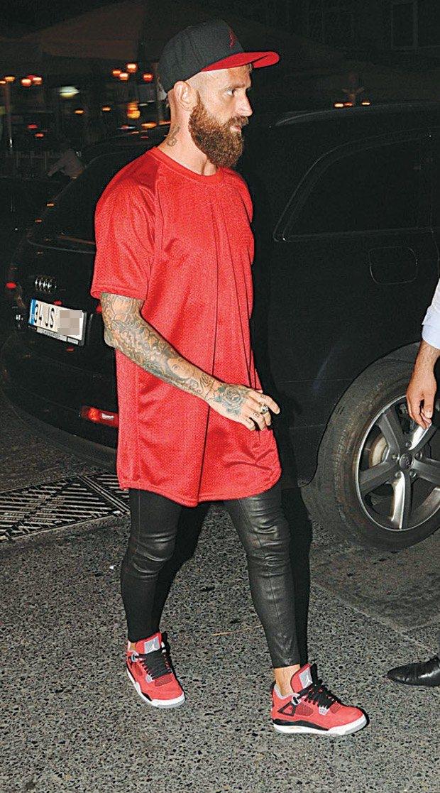 <p>Raul Meireles</p>
