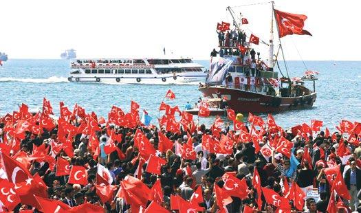 <p>Birleşmiş Milletler'in yayınladığı bir rapora göre dünyada 3 milyona yakın Türk, göçmen statüsünde yaşıyor. Birleşmiş Milletler Göçmen Stoku 2013 raporuna göre, dünyada 185 ülkede 2 milyon 851 bin 889 Türk göçmen statüsüne sahip. En fazla Türk göçmen barındıran ülke ise Almanya.</p>