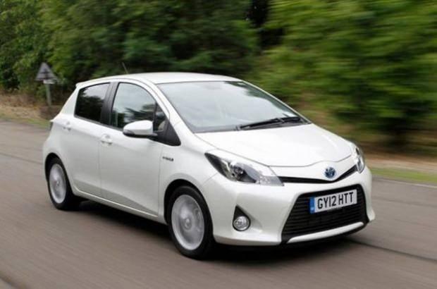 <p>42 Toyota Yaris 1.5 Hybrid CVT 75HP</p>
<p>Yakıt tipi: Benzin</p>
<p>Ortalama yakıt Tüketimi(100km): 3.9 litre</p>