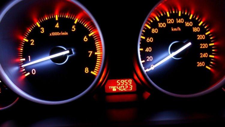 <p>Yakıt tüketimi bir otomobil kullanıcısı için çok önemlidir. Yakıt masrafı canınıza tak ettiyse bu araçlara bakmanızda fayda var...</p>

<p>Peki en az yakan otomobiller hangileri?</p>

<p> </p>

<ul>
</ul>
