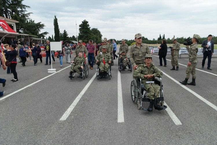 <p>Törene, Edremit Kaymakamı Ali Sırmalı, Belediye Başkan Vekili Ahmet Özkoca, Edremit Cumhuriyet Başsavcısı Recep Eser ve engellilerin aileleri katıldı.</p>
<p> </p>