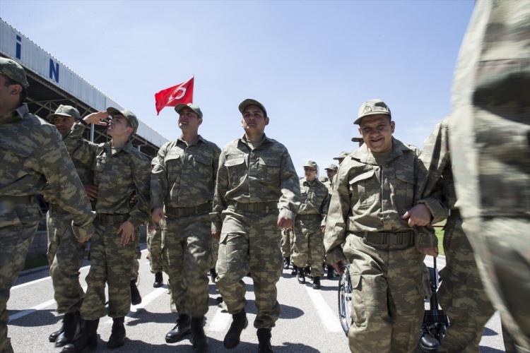 <p>Bedensel, zihinsel ve işitme engelli vatandaşlar, askerlik görevini yerine getirmek üzere aileleri ile Kara Kuvvetleri Komutanlığı Muhabere Elektronik Bilgi Sistemleri (MEBS) Okulu ve Eğitim Merkezi Komutanlığına geldi.</p>
<p> </p>