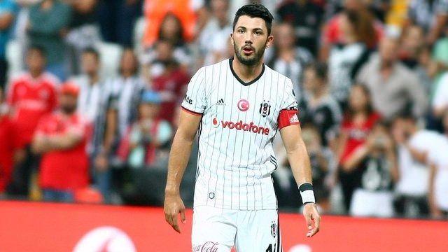 <p>Tolgay Arslan 45,4 bin takipçi</p>
