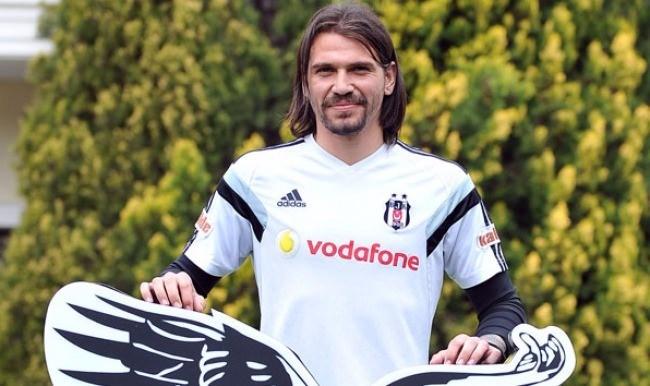 <p>Ersan Gülüm 240 bin takipçi<br />
<br />
 </p>

