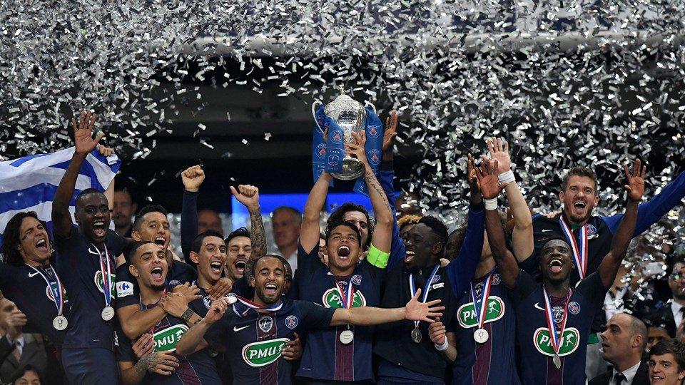 <p>Paris-Saint Germain FC<br />
843 milyon euro</p>