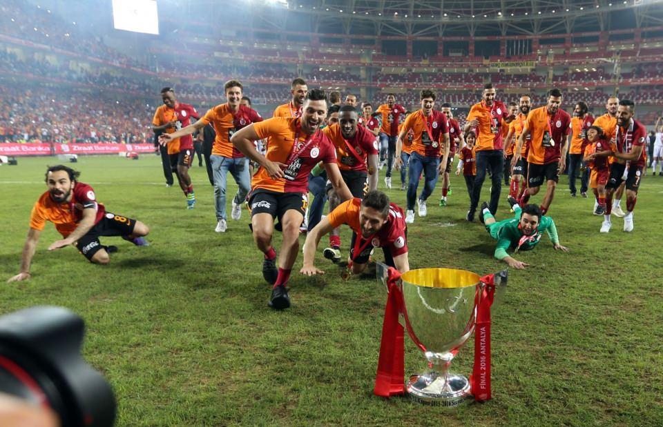 <p>Galatasaray SK<br />
225 milyon euro</p>
