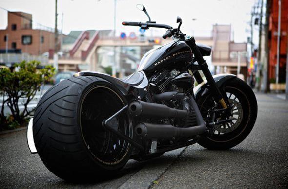 <p>İsim: Harley-Davidson</p>

<p>Ülke: ABD</p>
