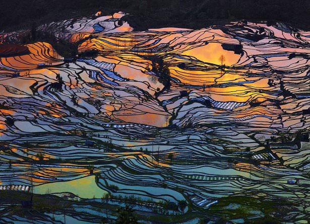 <p><strong>17. Yuanyang, Yunnan, Çin</strong></p>

<p>Bu fotoğrafı günün sonunda, harika yansımalar eşliğinde çektim.  ( Thierry Bornier/National Geographic Traveller Fotoğraf Yarışması)</p>
