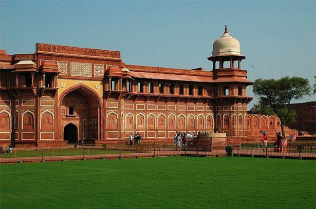 <p>Agra Kalesi, Agra, Uttar Pradesh, Hindistan</p>

<p> </p>
