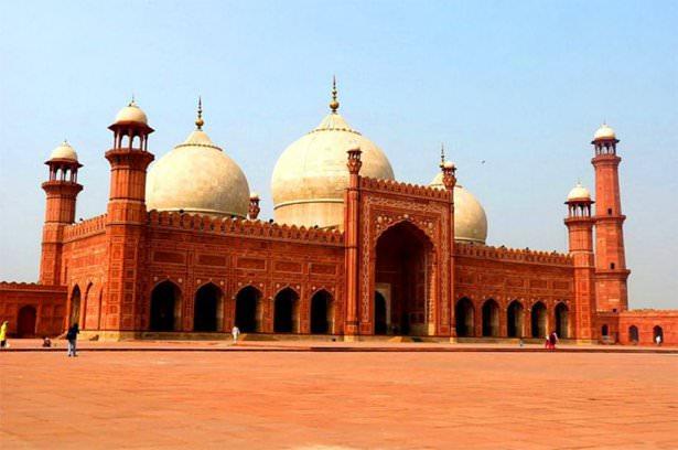 <p>Badshahi Camii, Lahor, Pakistan</p>

<p> </p>
