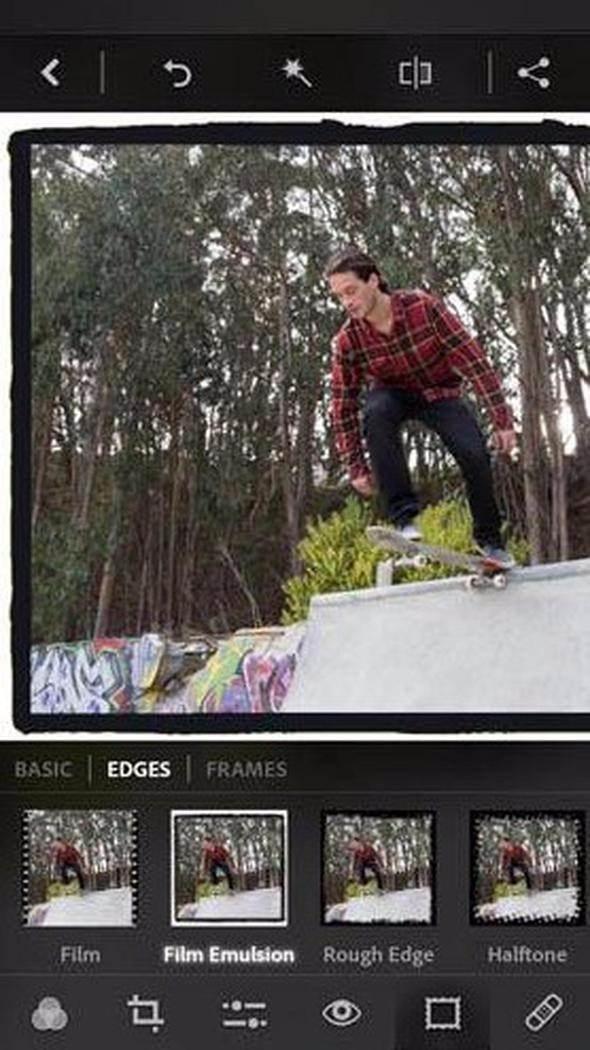 <p>Adobe Photoshop Express <br />
<br />
Otomatik düzeltme ve filtrelerle fotoğraflarınızı daha iyi görünecek şekilde rötuşlamanızı sağlıyor. Ve resimlerinizin daha dikkat çekici olmasını sağlıyor.</p>
