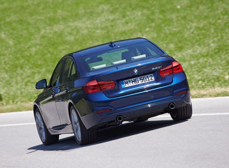 <p>BMW 3 Series 8 ileri otomatik</p>