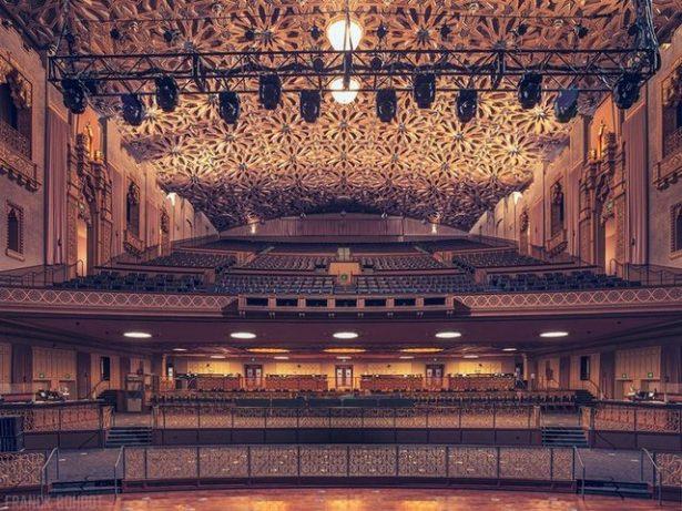 <p>The Fox Theater, Oakland</p>
