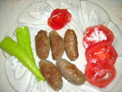 <p><strong>TEKİRDAĞ</strong><br />
Tekirdağ köftesi, Keşkek, kesme makarna, kuskus</p>
