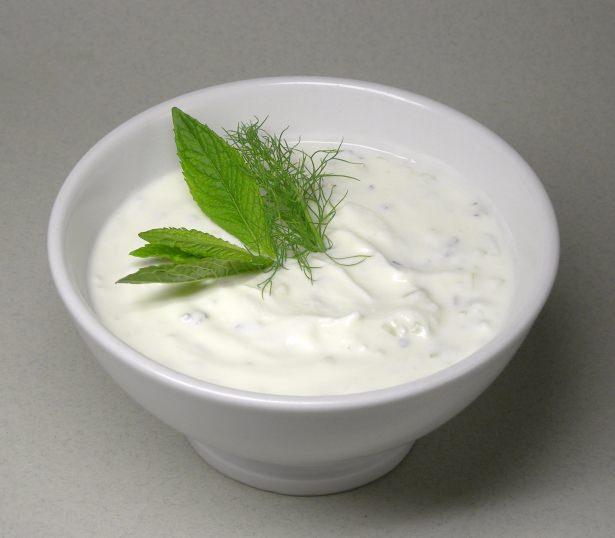 <p>Bağırsakların daha iyi çalışmasını sağlamak için meyve, yoğurt tüketmeye çalışın. </p>