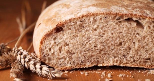 <p>Tam buğday, çavdar, kepekli ekmek Ramazan’da tüketilen pideye göre daha tok tutar. </p>