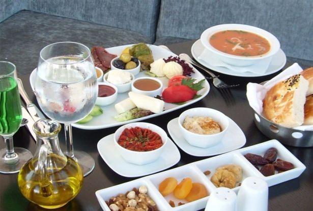<p>Bütün gün açlıktan sonra kan şekeri daha düşük seyreder.</p>