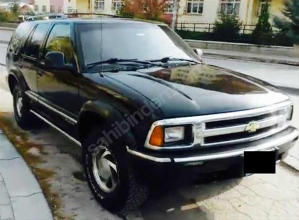 <p>Chevrolet Blazer 4.2 LT<br />
YIL: 1996<br />
KM: 280.000<br />
FİYATI: 26.000 TL</p>
