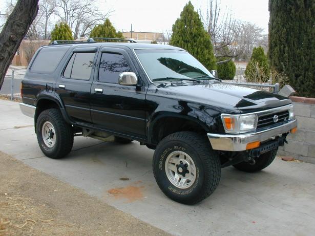 <p>Toyota 4Runner 3.0<br />
YIL: 1993<br />
KM: 368.000<br />
FİYATI: 26.000 TL</p>
