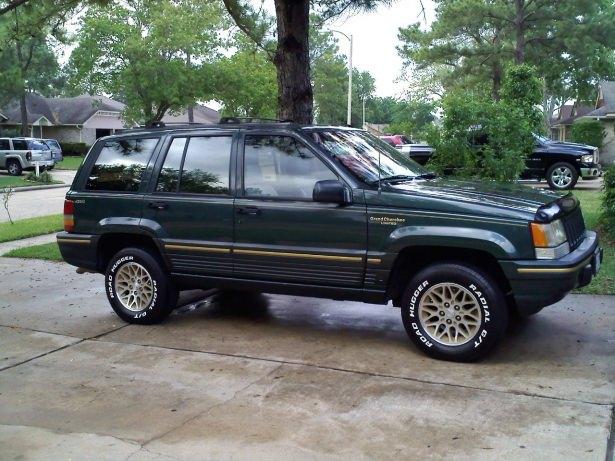 <p>Jeep Grand Cherokee 5.2 Limited<br />
YIL: 1994<br />
KM: 200.000<br />
FİYATI: 26.000 TL</p>
