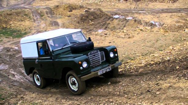 <p>Land Rover Defender 90 2.5<br />
YIL: 1975<br />
KM: 170.000<br />
FİYATI: 10.000 TL</p>
