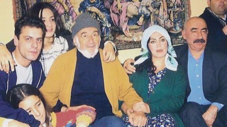 <p><strong>İkinci Bahar</strong></p>

<p>1998 - 2001 yılları arasında yayınlanmış bir tv dizisidir. Samatya'da çekilmiştir. Başrollerini Şener Şen ve Türkan Şoray'ın üstlendiği, Ali Haydar ve Hanım’ın büyük aşkı ve dillere pelesenk olmuş şarkısıyla efsaneleşen dizi.</p>
