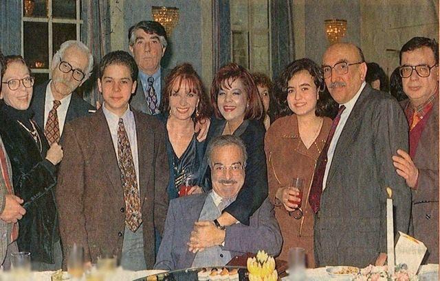 <p><strong>Bizimkiler</strong></p>

<p>1989-2002 yılları arasında 13 yıl kesintisiz olarak yayınlanmış, Türk televizyonculuk tarihinin en uzun süren dizisidir. </p>
