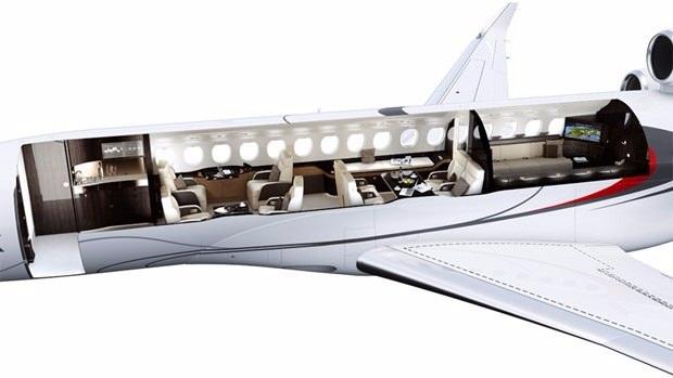 <p><strong>EN YAYGIN JET KULLANIMI</strong></p>

<p>Koç Grubu, filosunda kullandığı Falcon 900LX uçağını imalatçıya iade edecek. Türkiye’nin en yaygın iş jeti kullanan gruplarının başındagelen Koç Grubu'nun başka uçakları da bulunuyor.</p>
