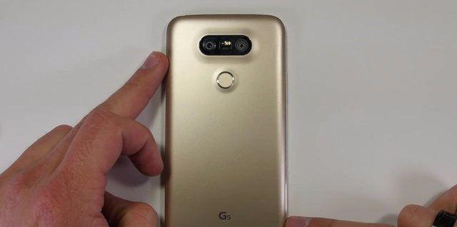 <p><strong>SON MODEL TELEFONLARI BÖYLE PARÇALADI!</strong></p>
<p>YouTube’da yayın yapan JerryRigEverything isimli kanal, LG G5 modeline her telefona yaptığı işkence testini uyguladı.</p>
<p> </p>
<p> </p>