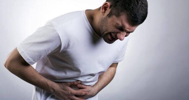 <p><strong>Apandisit</strong></p>
<p>Apandisitte var olan rahatsızlıklar yetişkinlerde mide bulantısına da sebep olabilir.</p>