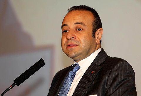 Egemen Bağış: Tebrikler Galatasaray. Bravo Cim Bom Bom. Türkiye sizlerle gururlandı. Durmak yok, yeni turda da yola devam.